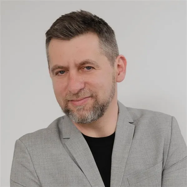 Portrait of Tibi Dascal, Strategic Clients Partner